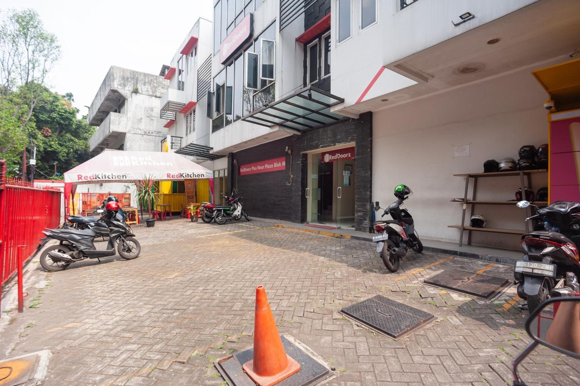 Reddoorz Plus Near Plaza Blok M Jakarta Luaran gambar