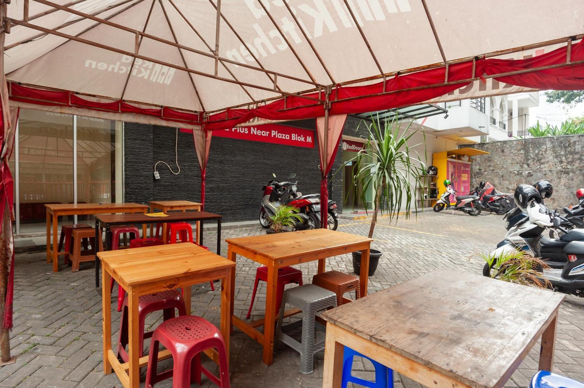 Reddoorz Plus Near Plaza Blok M Jakarta Luaran gambar